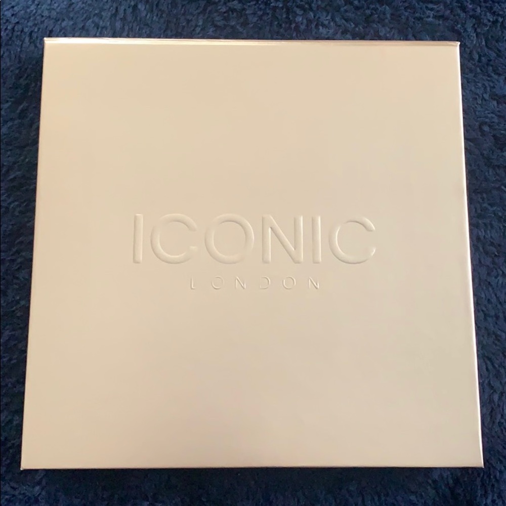 Iconic eyeshadow palette